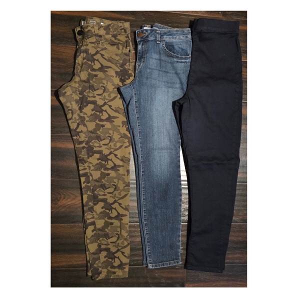 3 PAIRS OF SKINNY JEANS (CAMO/MED WASH/INDIGO) LIKE NEW CONDITION SZ 8 - Picture 1 of 4